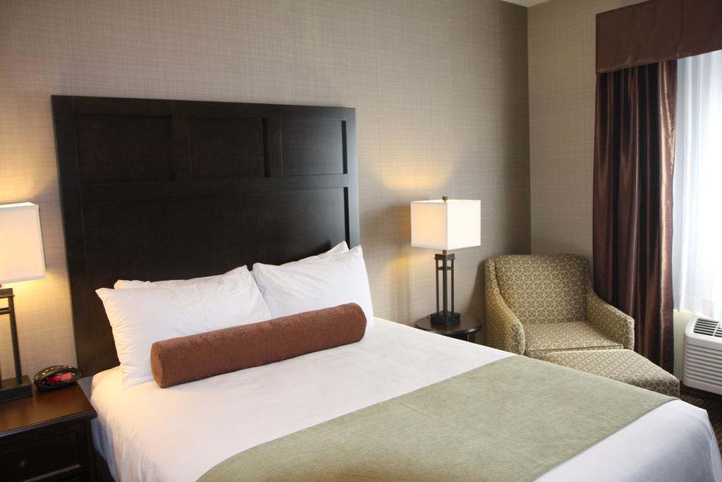 Best Western Plus Okotoks Inn & Suites Habitación foto